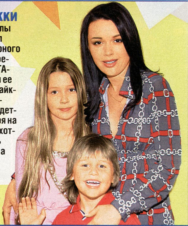 Анастасия Заворотнюк с детьми